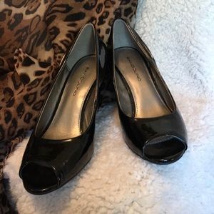 Bandolino Black patent wedge.